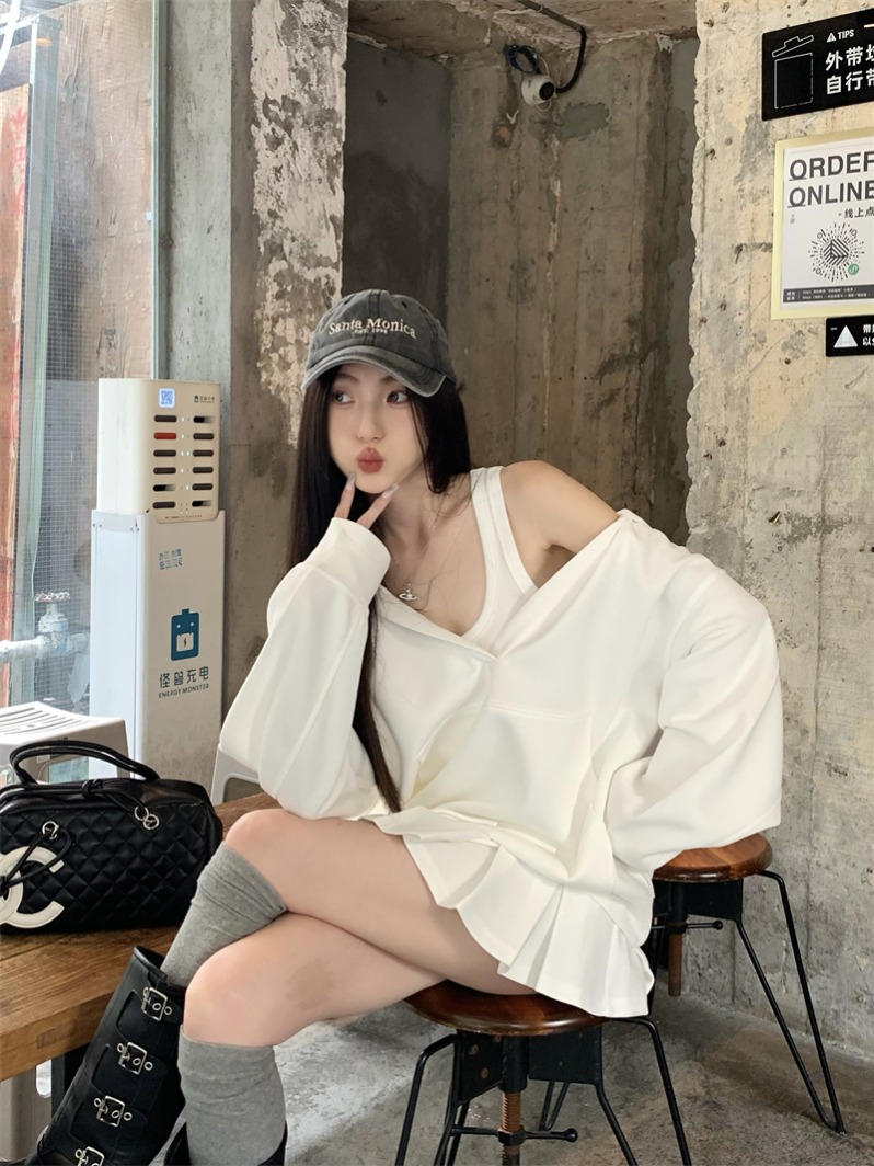Women's Solid Color Hooded Sweatshirt Three-Piece Set with Skirt and Vest - Image 3